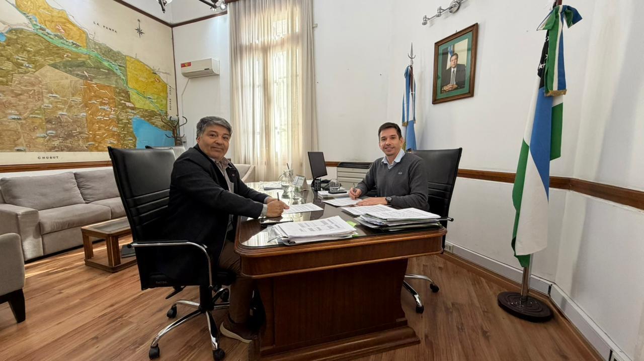 Río Negro trabaja junto al Municipio de  Comallo en la regularización de tasas municipales