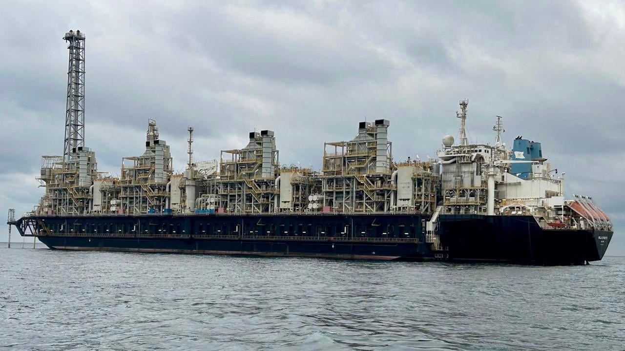 Weretilneck: "Felicitaciones PAE por su histórica inversión en GNL. Este hito permitirá a nuestro país ingresar al mercado mundial de GNL, impulsando la economía y generando el empleo y el desarrollo que tanto necesitamos"