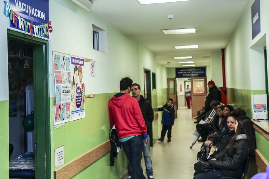 El hospital de El Bols�n refuerza sus servicios ante la llegada de la temporada de verano