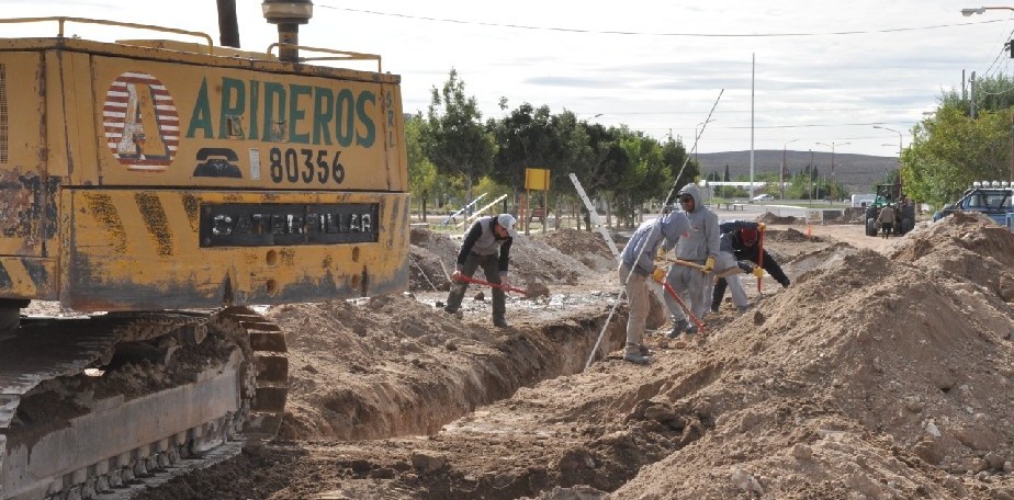 Nuevas redes de gas y cloacas suman infraestructura a Los Menucos