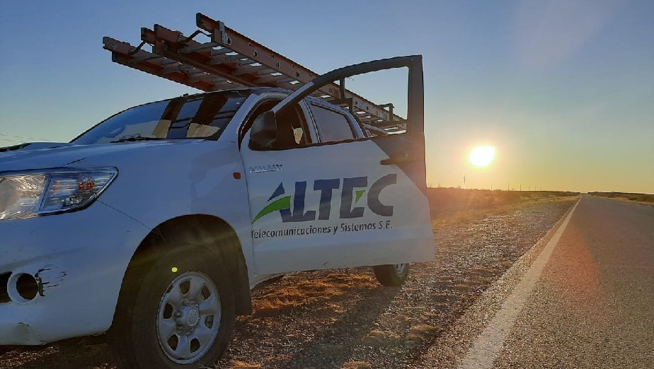En plena cuarentena, la tarea de los operarios de ALTEC no se detiene.