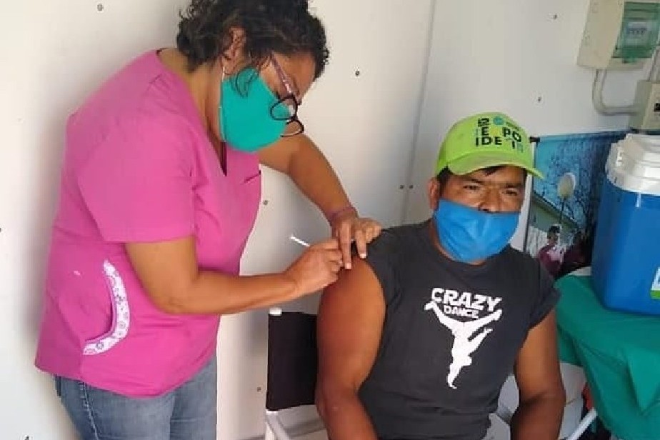 Salud reconoce el trabajo y la dedicaci�n de los vacunadores en su d�a