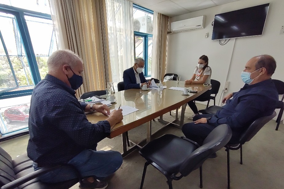 Salud firm� convenio para la log�stica de distribuci�n de las vacunas contra el COVID-19