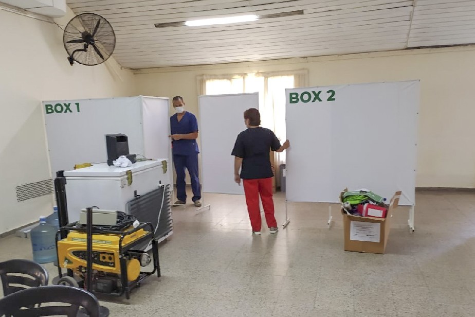 Para mayor comodidad, el centro de vacunaci�n COVID-19 de Roca se traslad� a la Colonia Penal