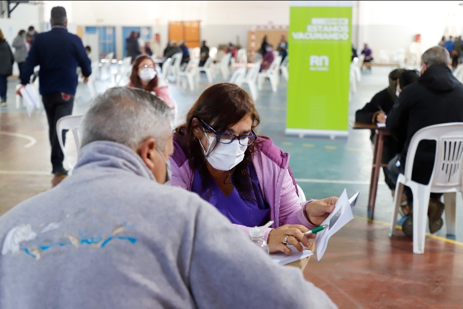 Bariloche: comenzaron con la aplicaci�n de la segunda dosis de vacunas para adultos mayores