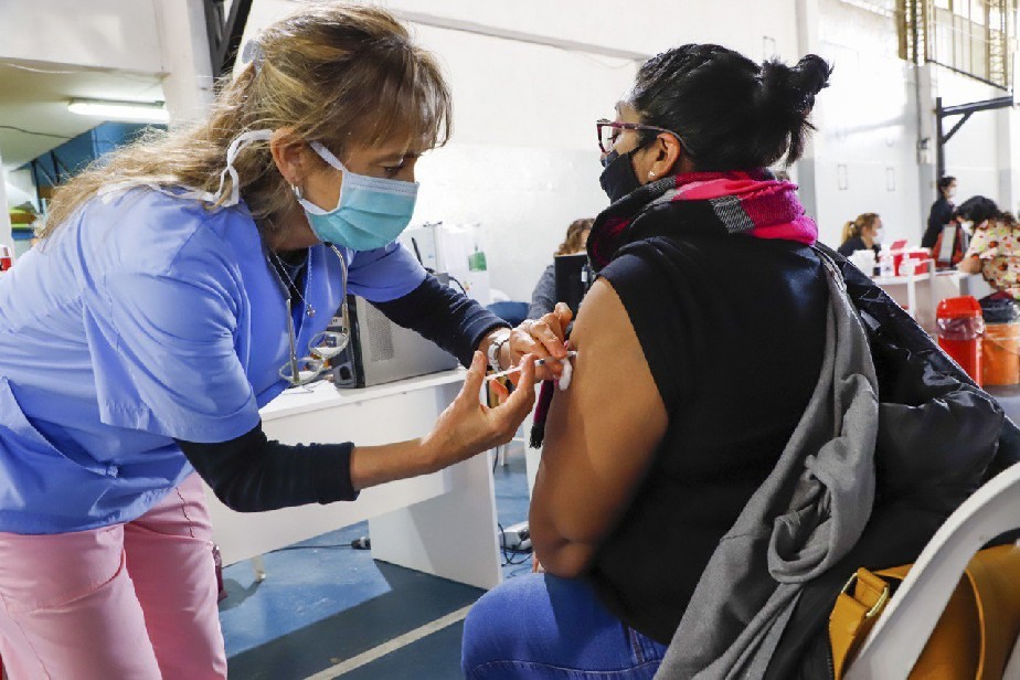 Avanza con normalidad la vacunaci�n en Bariloche de menores de 60 con factores de riesgo