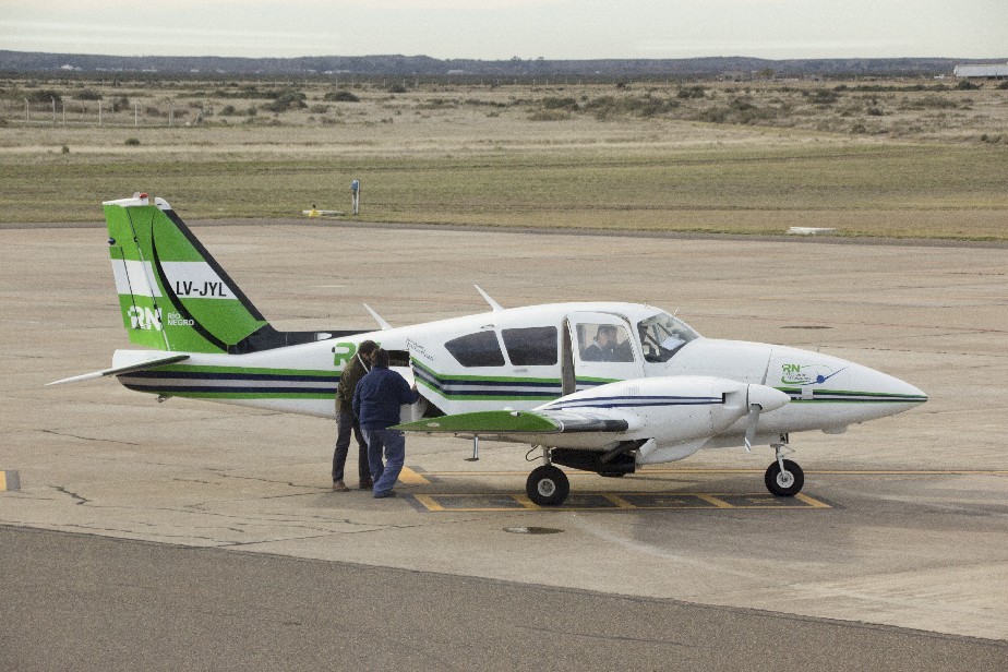 COVID-19: el avi�n provincial despeg� con un nuevo lote de medicamentos para Bariloche