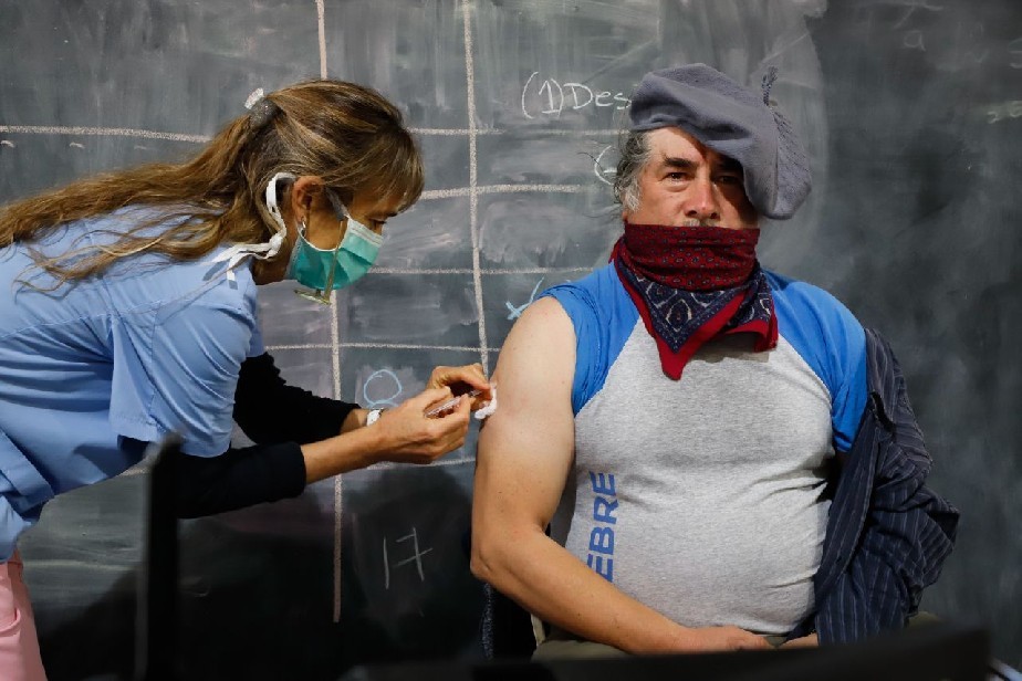 Bariloche comienza a vacunar contra el COVID a personas de entre 50 a 59 a�os sin factores de riesgo