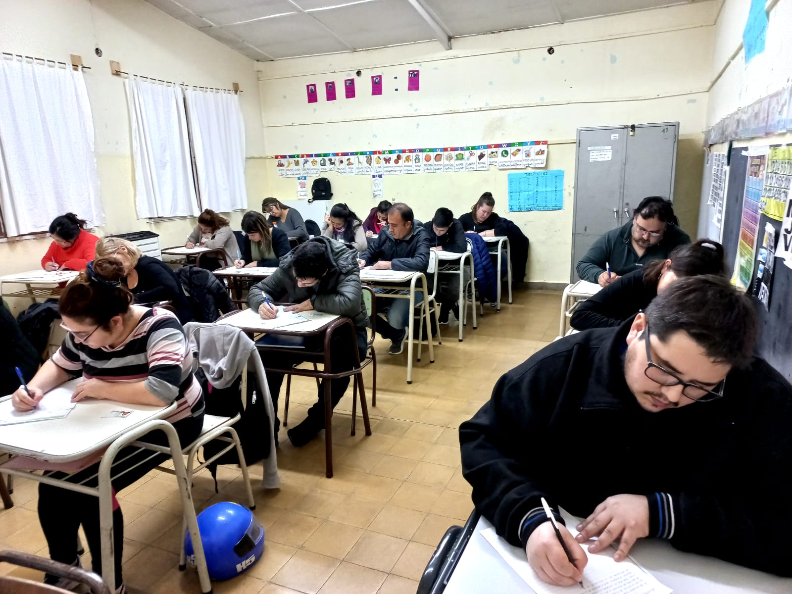 Comenzaron los ex�menes finales presenciales en toda la Provincia