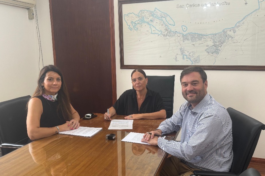 Se renov� convenio con el Colegio Notarial para escriturar m�s viviendas IPPV