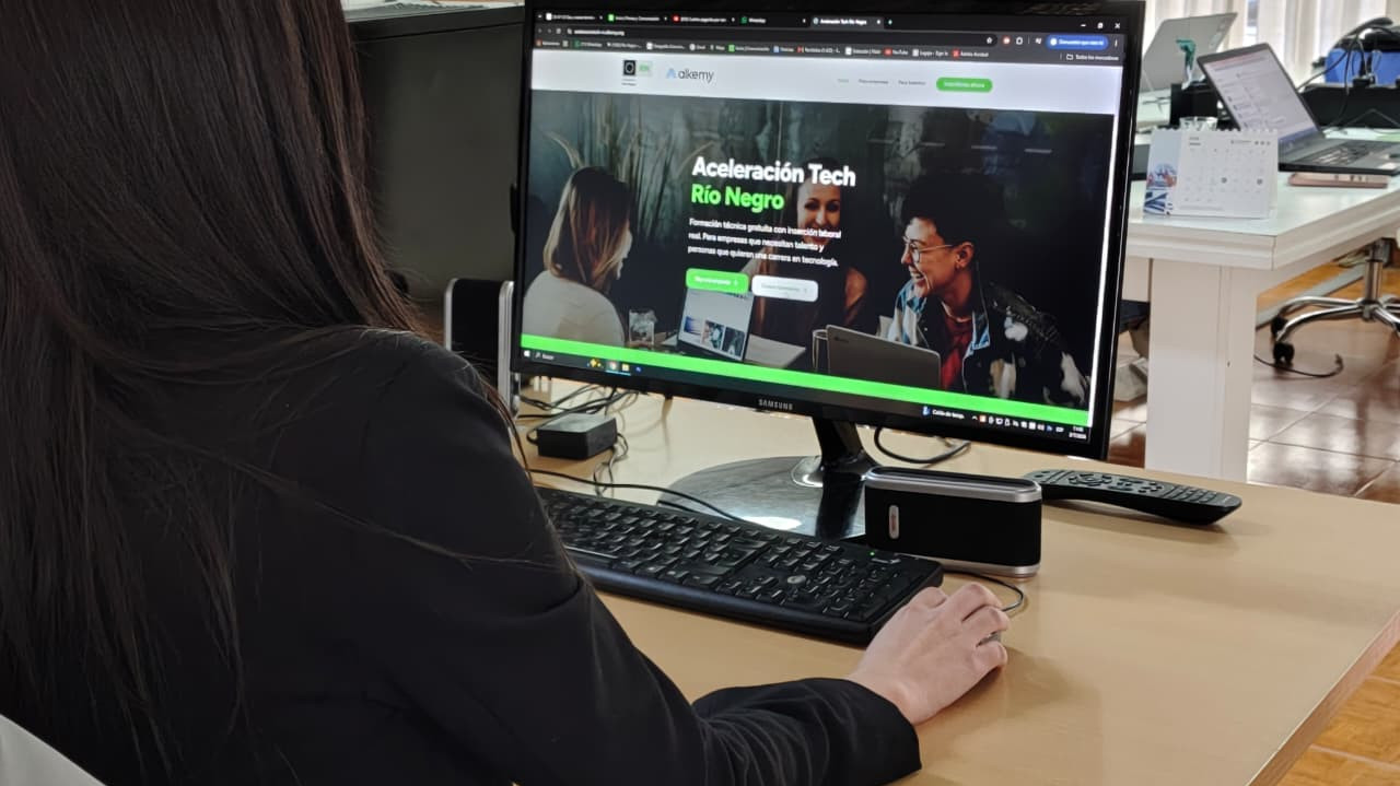 Cierra la inscripción a cursos gratuitos de formación digital - Gobierno de Río Negro thumbnail